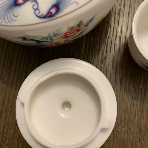 Vintage Snow Bone China Teapot with 6 cups - Picture 10 of 14